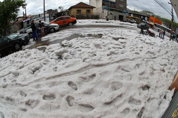 Chuva De Granizo Atinge Varios Bairros De Curitiba