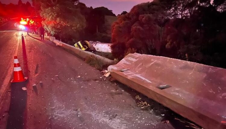 O motorista, que era morador de Toledo, morreu no local. - Foto:PRF