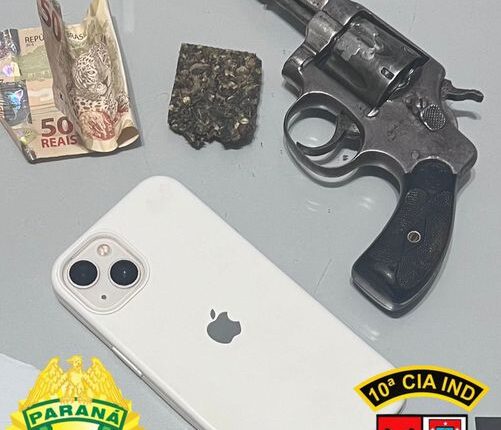 A equipe policial foi até a residência de A. S. P., onde ocorreu a entrega da arma. - Foto: Reprodução