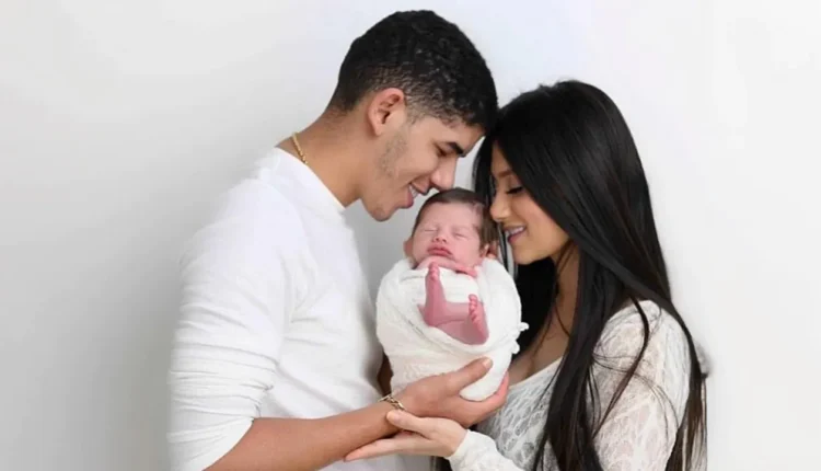 O bebê passou quase dez meses internado antes de receber alta há um mês. - Crédito: Reprodução